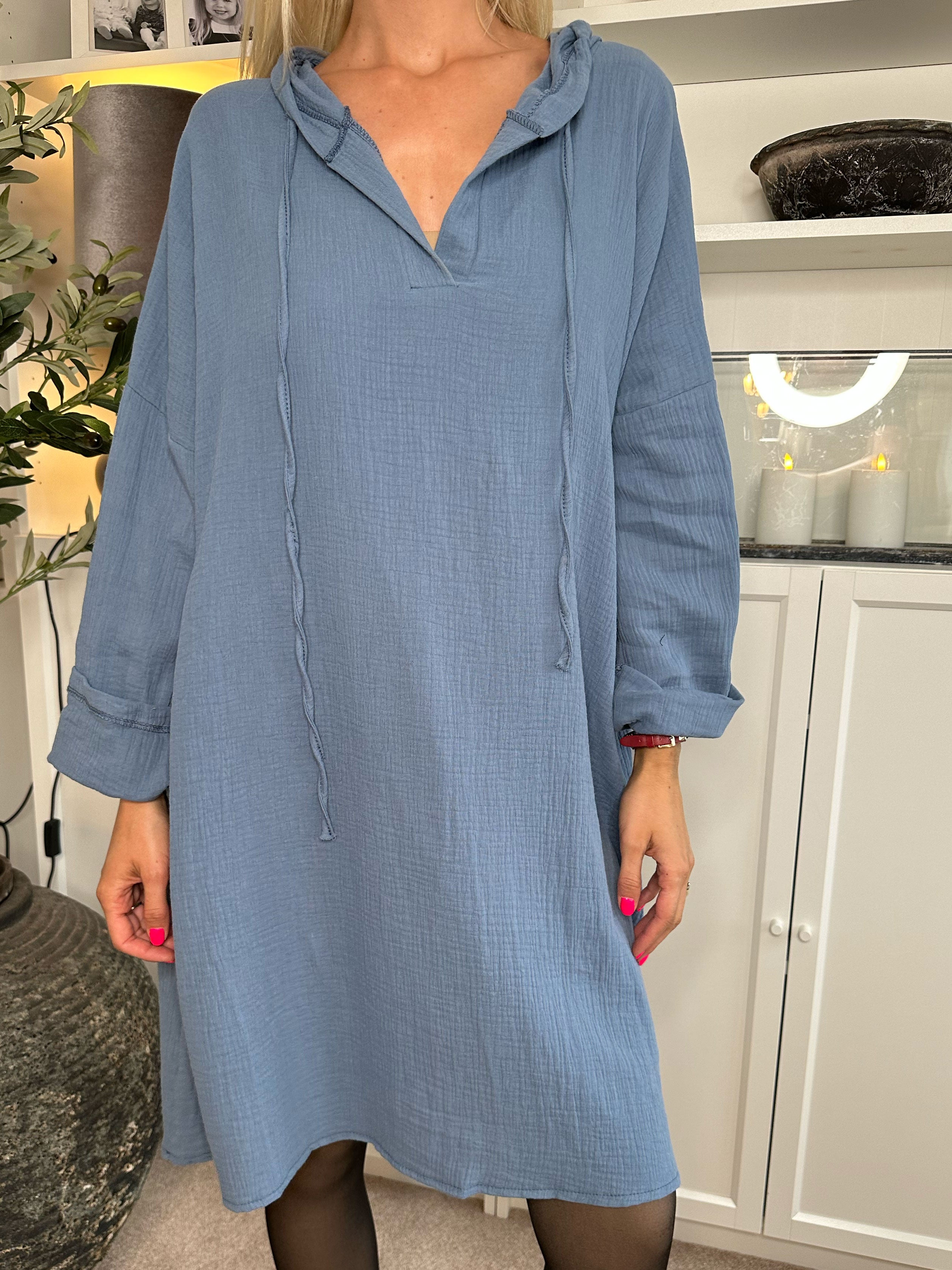 Anicha - Blød kjole i bomuld med hætte